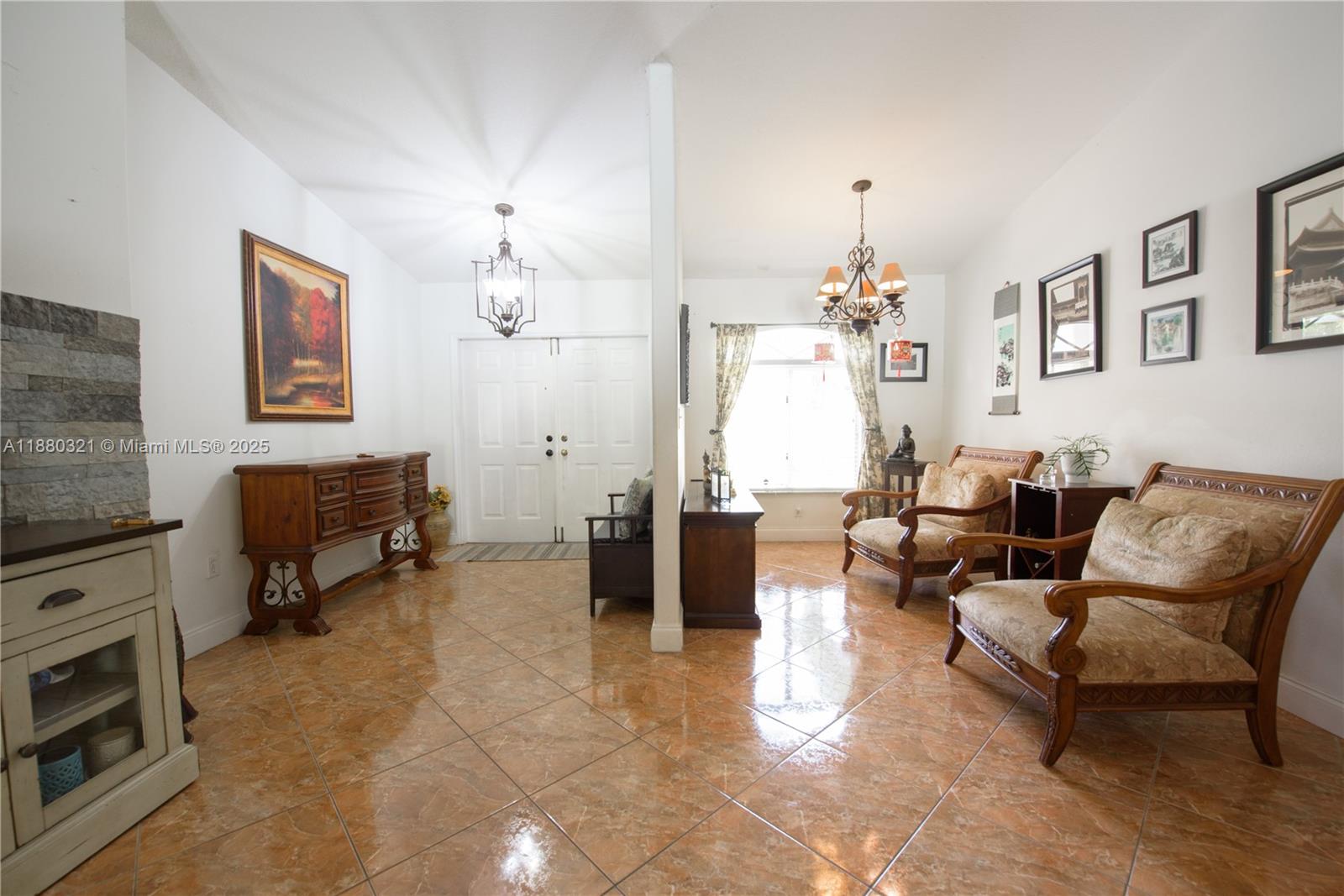 REDLAND ESTATES - Residential Lease