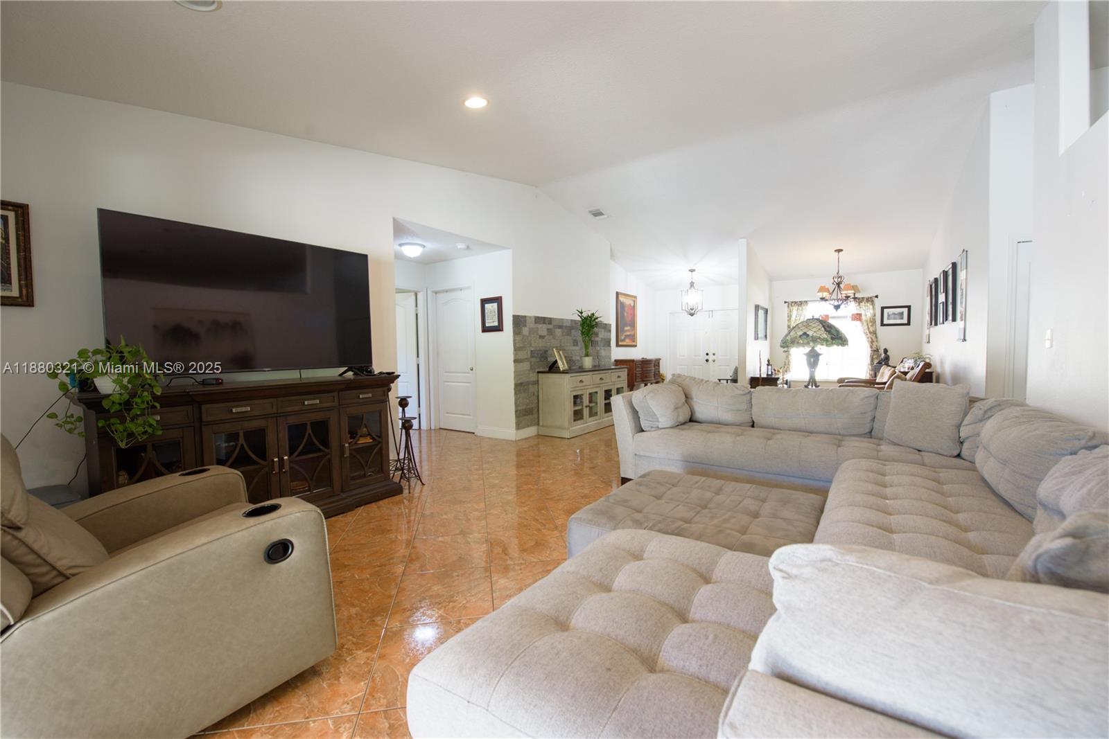REDLAND ESTATES - Residential Lease