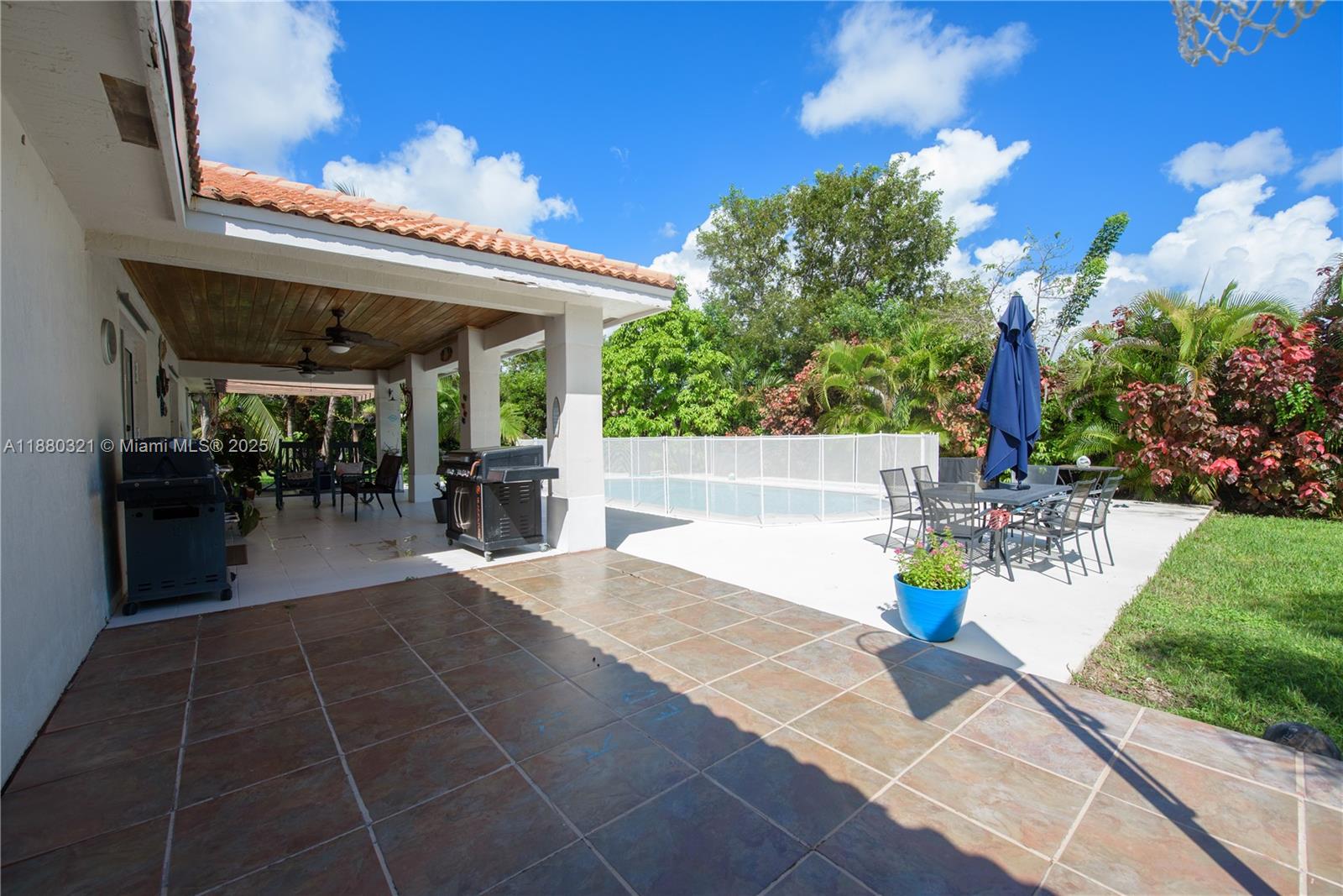 REDLAND ESTATES - Residential Lease