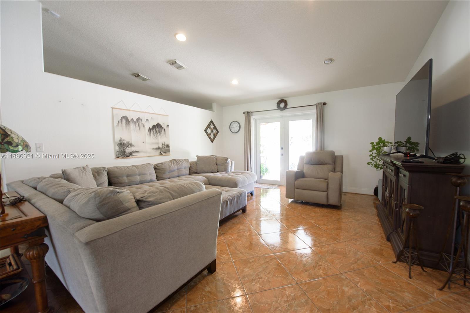 REDLAND ESTATES - Residential Lease