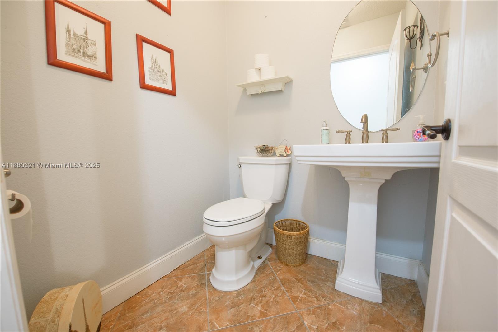 REDLAND ESTATES - Residential Lease