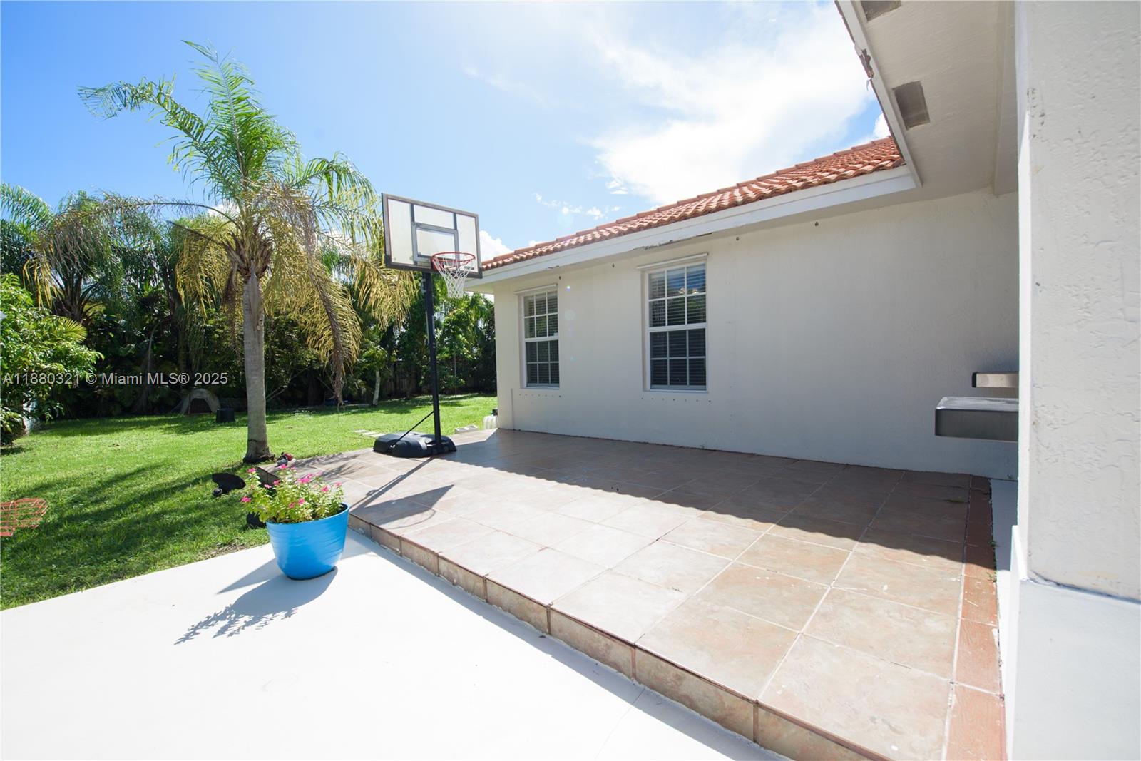 REDLAND ESTATES - Residential Lease