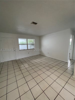 1243 NW 61ST ST APT 3, MIAMI, FL 33142 - Image a2b98b45b6dd4b00d06dd754082ea68c/4092393361