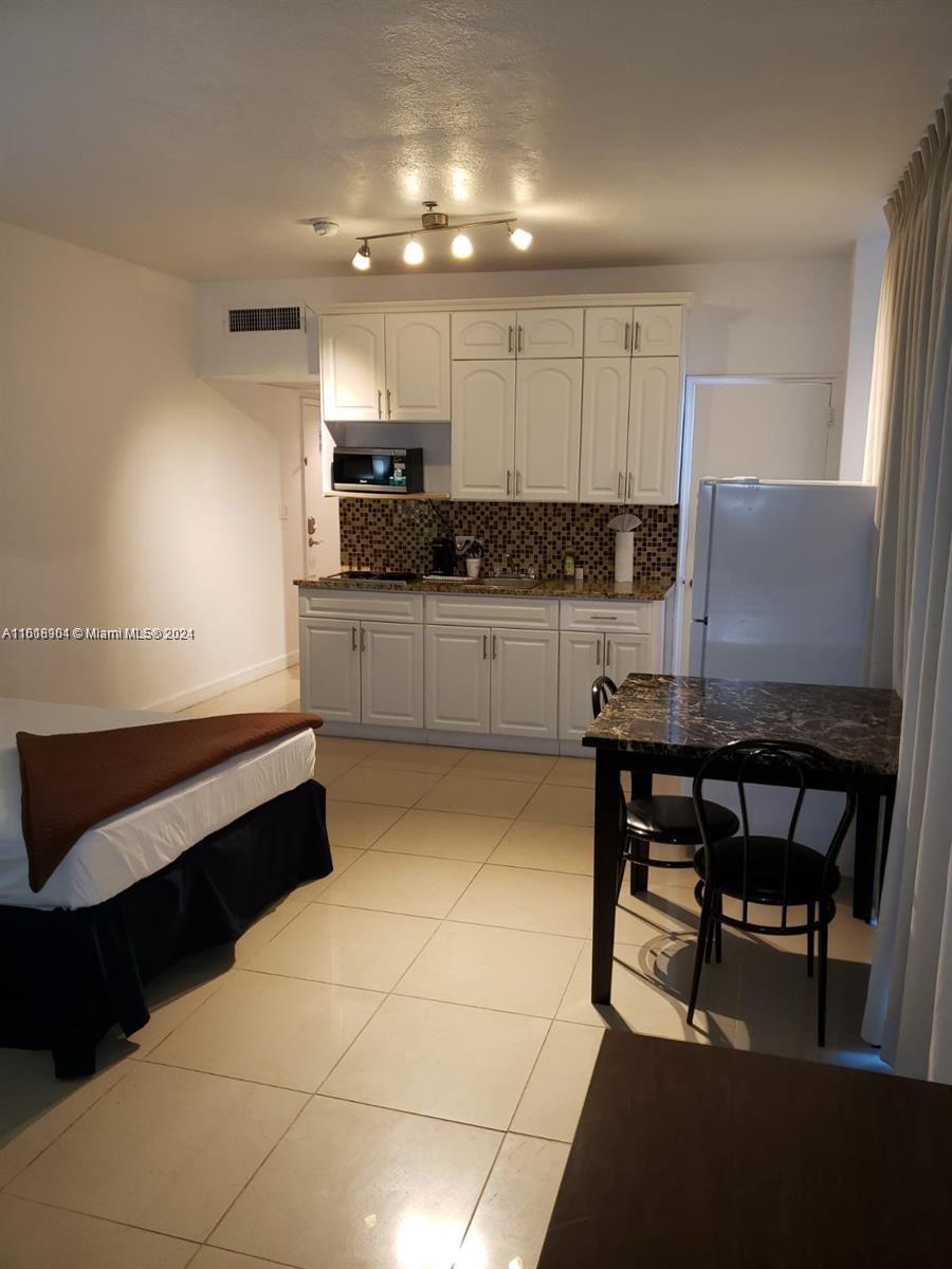 THE CASABLANCA CONDO - Residential