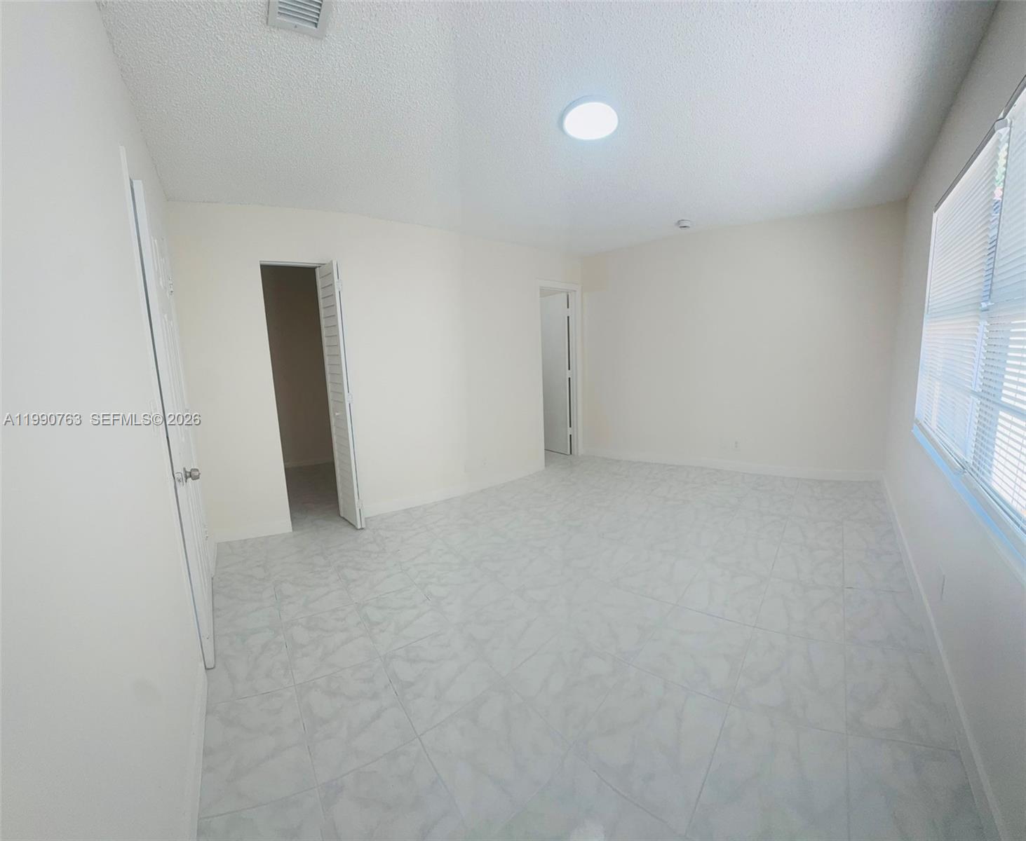 LAKE ISLAND - Residential