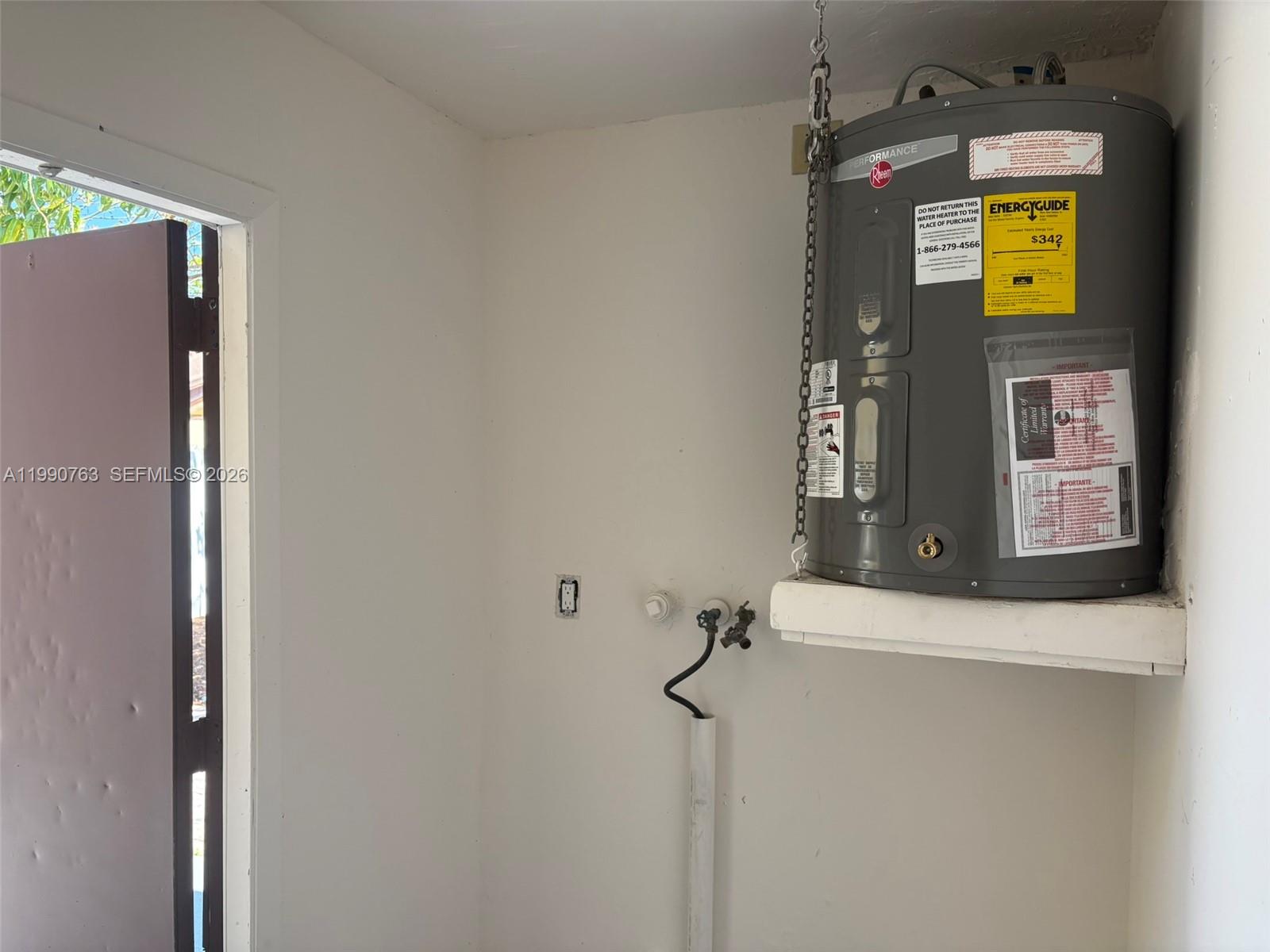 LAKE ISLAND - Residential