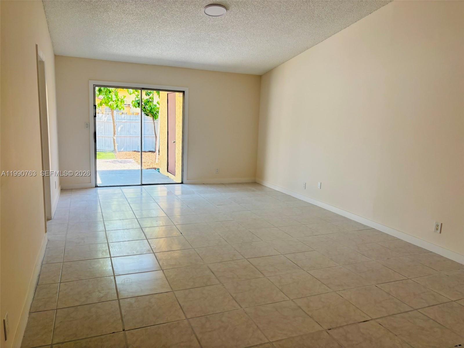 LAKE ISLAND - Residential