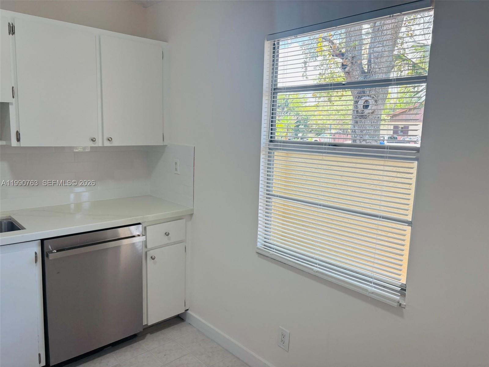 LAKE ISLAND - Residential