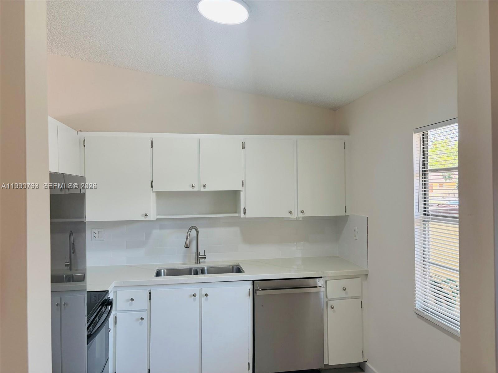 LAKE ISLAND - Residential