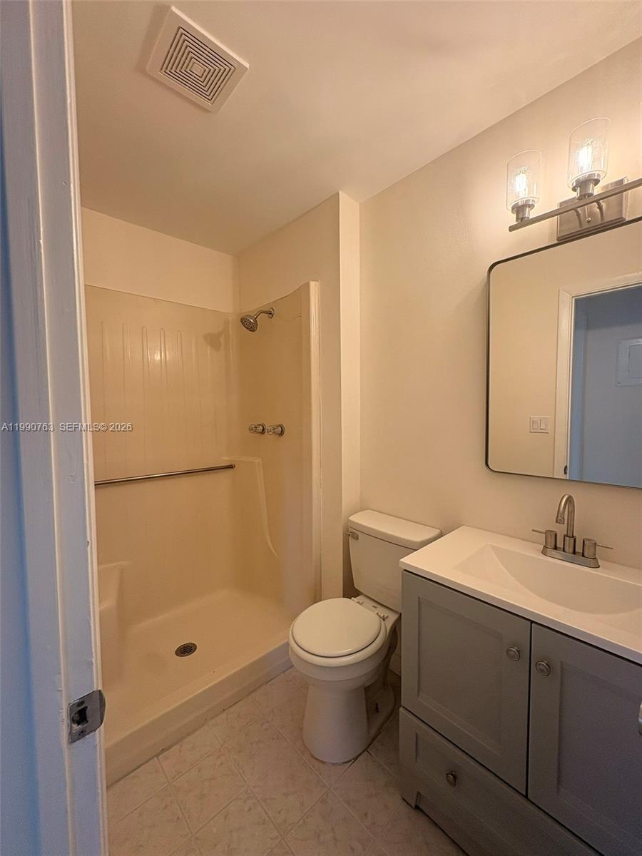 LAKE ISLAND - Residential