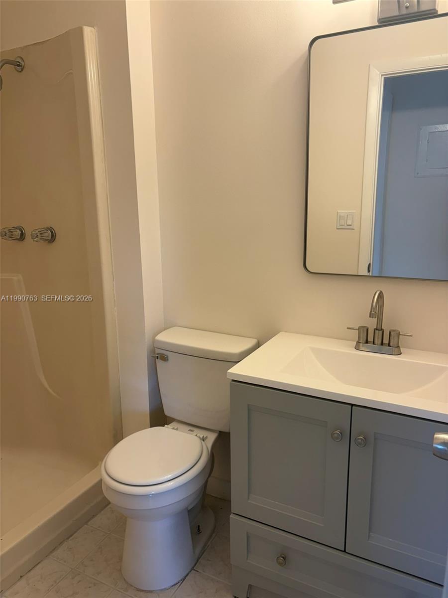 LAKE ISLAND - Residential