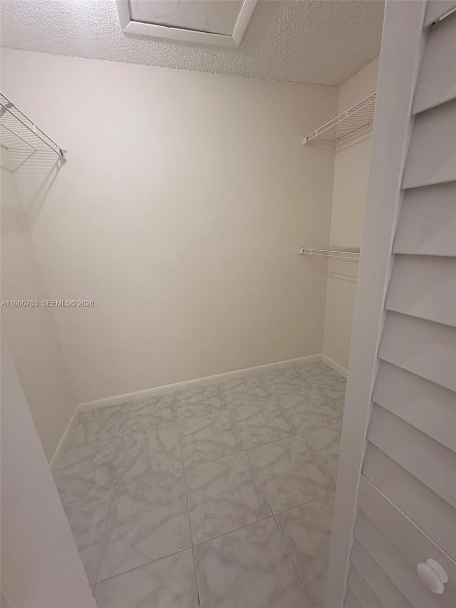 LAKE ISLAND - Residential