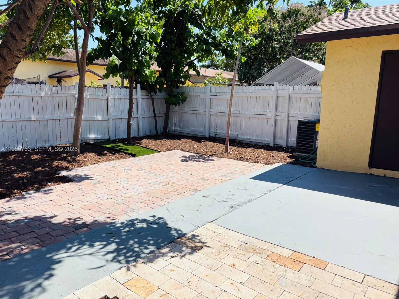 LAKE ISLAND - Residential