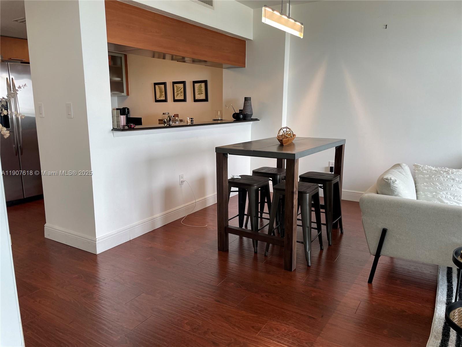 1800 CLUB CONDO - Residential Lease