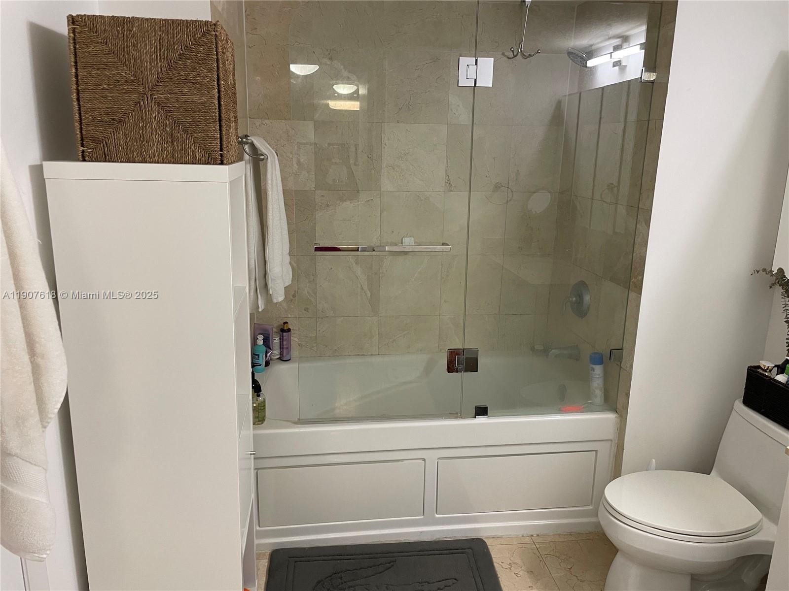 1800 CLUB CONDO - Residential Lease