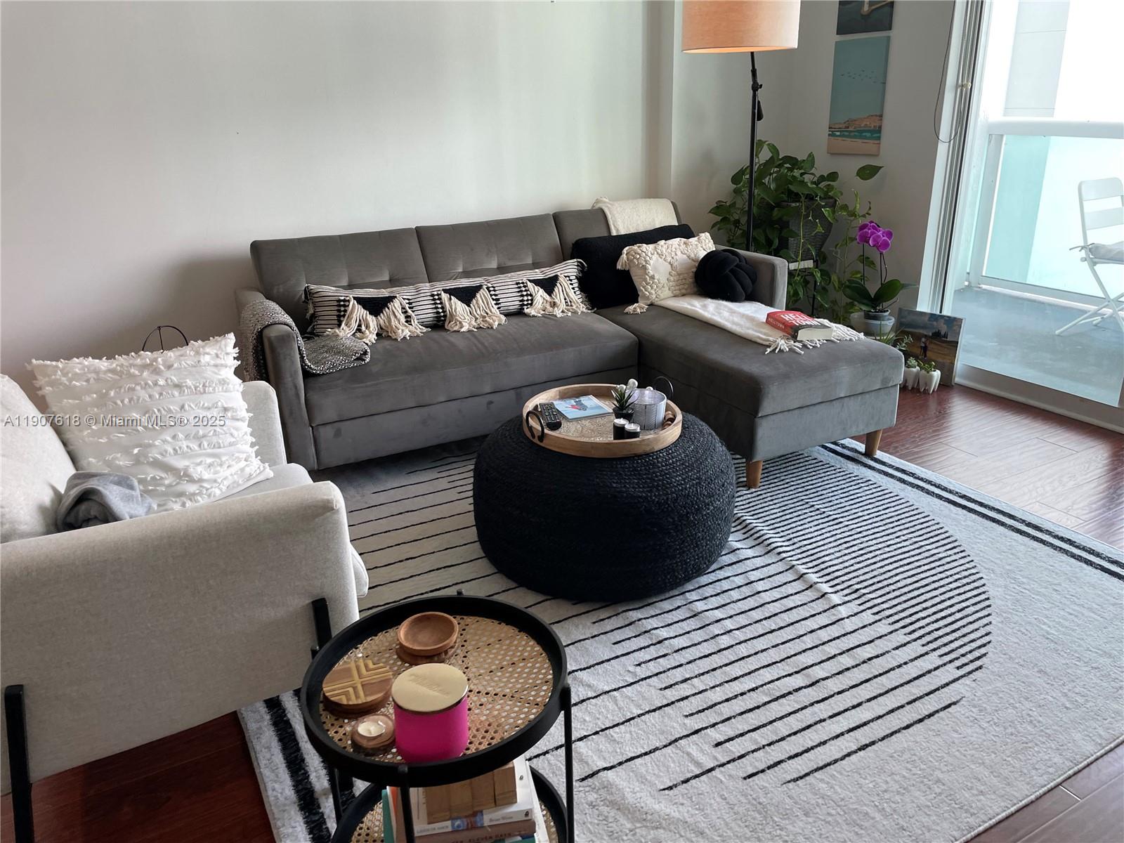 1800 CLUB CONDO - Residential Lease