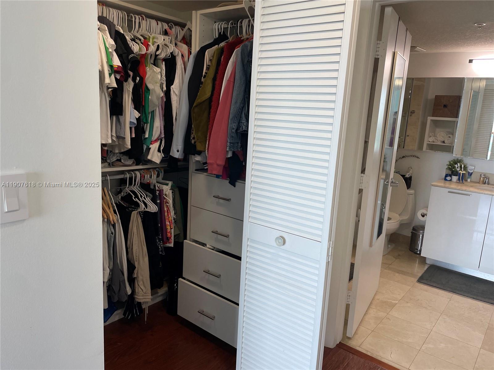 1800 CLUB CONDO - Residential Lease