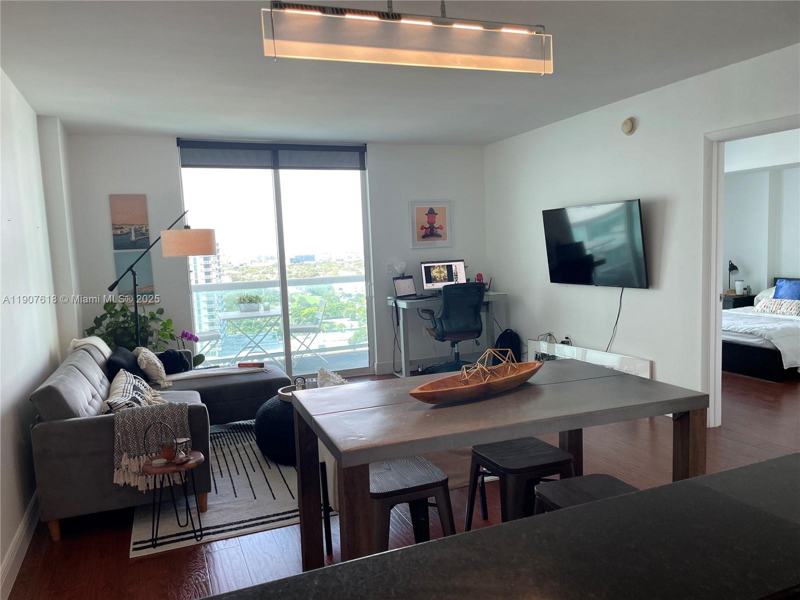 1800 CLUB CONDO - Residential Lease