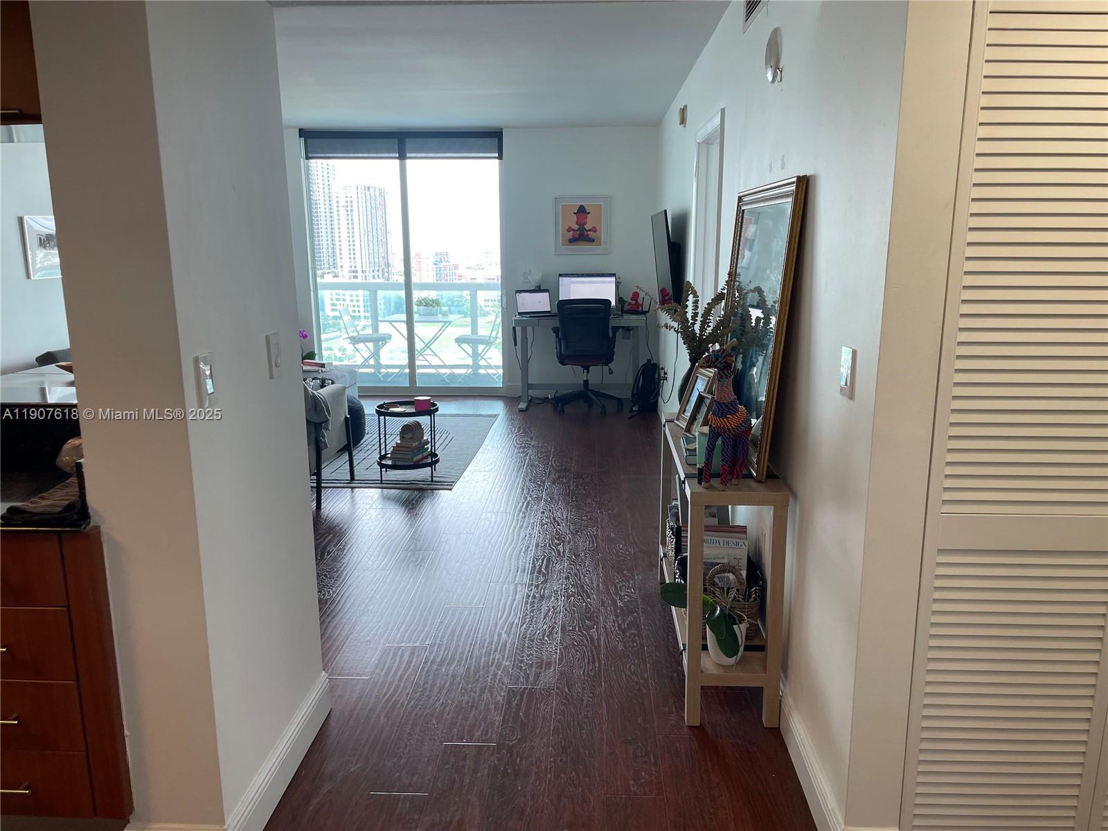 1800 CLUB CONDO - Residential Lease