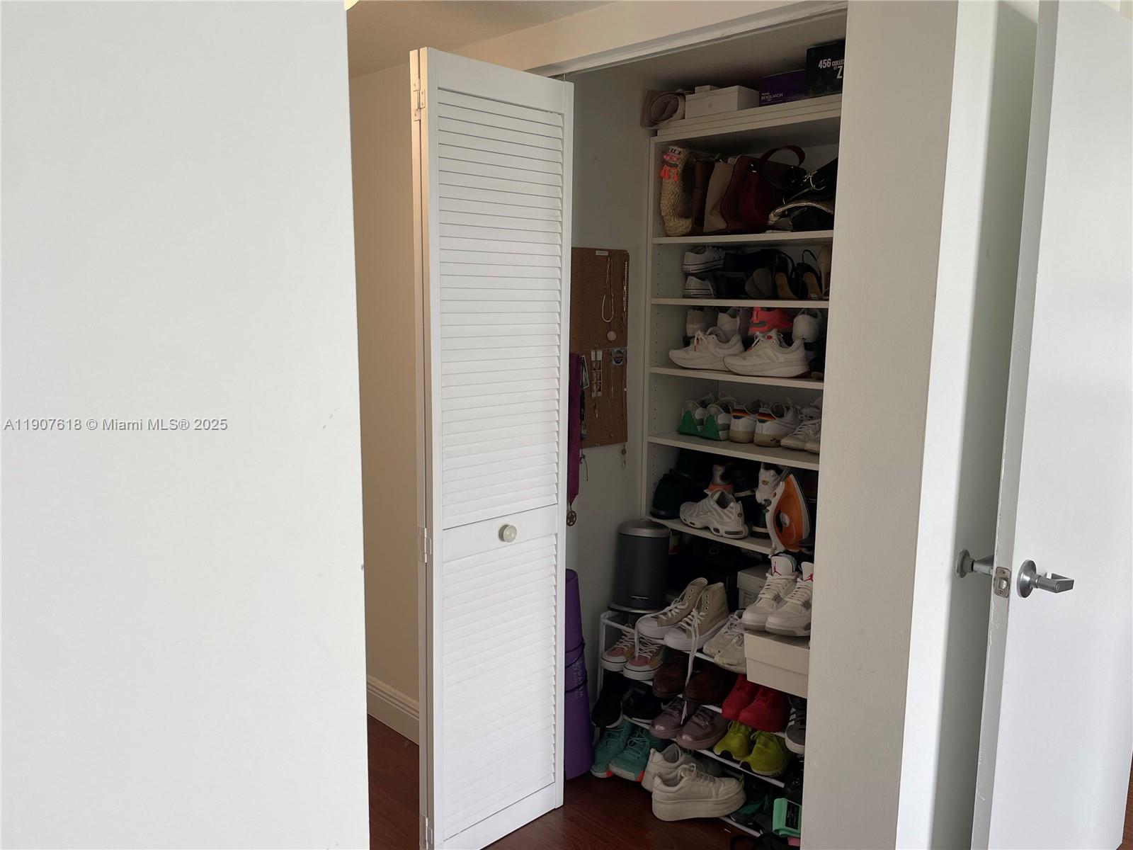 1800 CLUB CONDO - Residential Lease