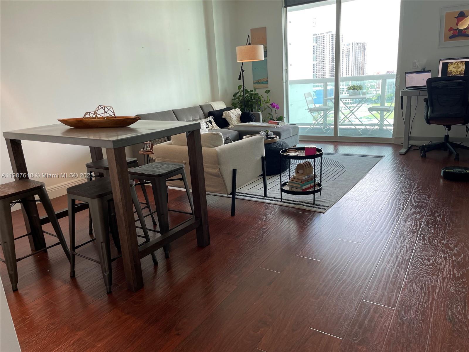 1800 CLUB CONDO - Residential Lease