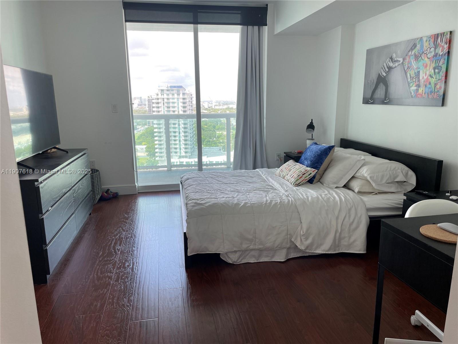 1800 CLUB CONDO - Residential Lease