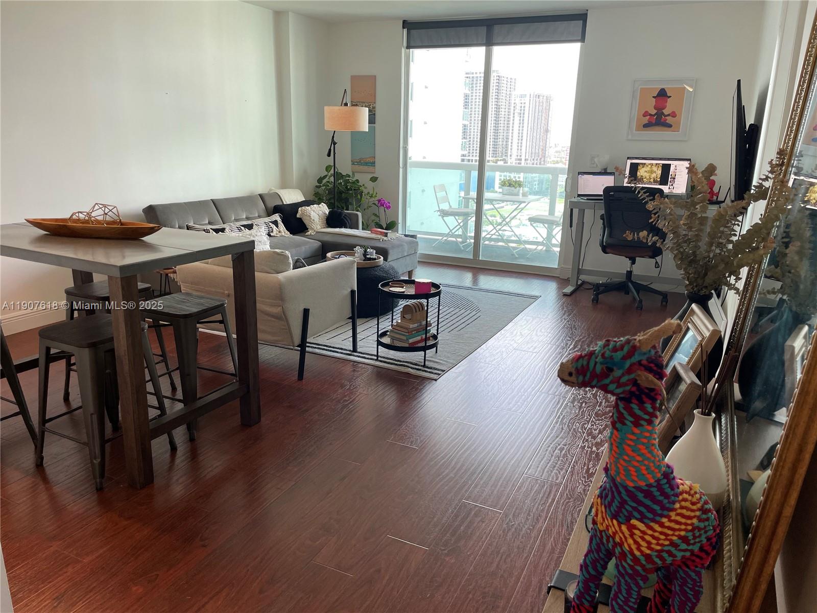 1800 CLUB CONDO - Residential Lease