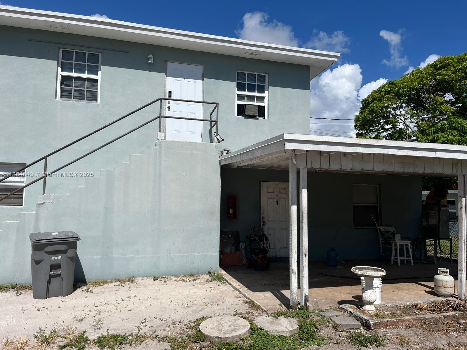 3 Bed 1 bath Apartment on first floor. Freshly painted, new kitchen cabinets, renovated bath with new vanity. Covered parking and fenced in yard.