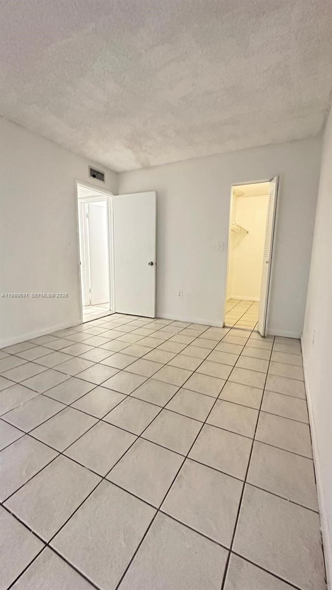 LAS BRISAS@ COUNTRY CLUB - Residential Lease