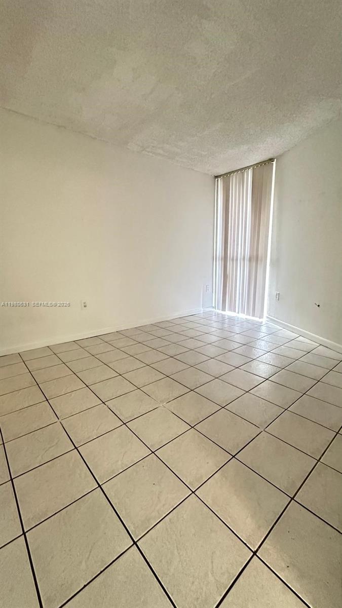 LAS BRISAS@ COUNTRY CLUB - Residential Lease