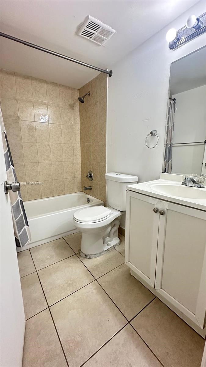 LAS BRISAS@ COUNTRY CLUB - Residential Lease