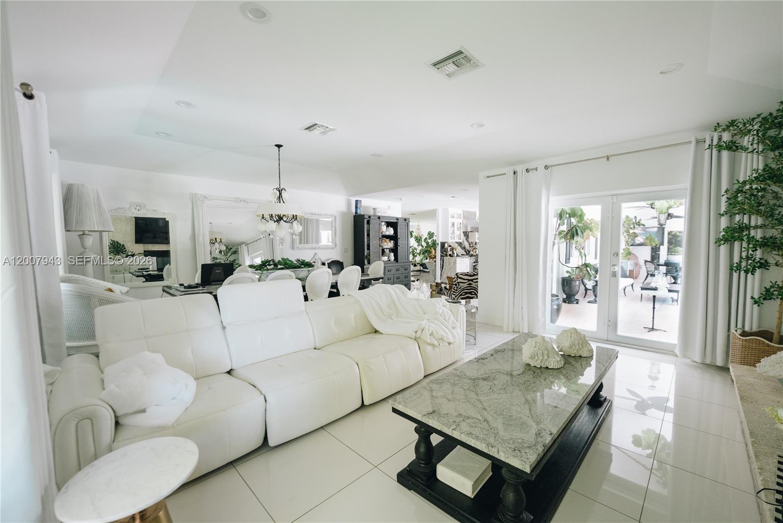 MIAMI LAKES - LOCH LOMOND - Residential