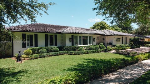 Photo of 16241 W Troon Cir, Miami Lakes, FL 33014 (MLS # A12007943)