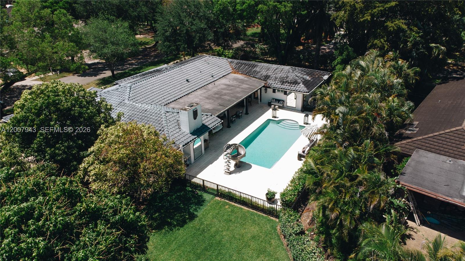 MIAMI LAKES - LOCH LOMOND - Residential