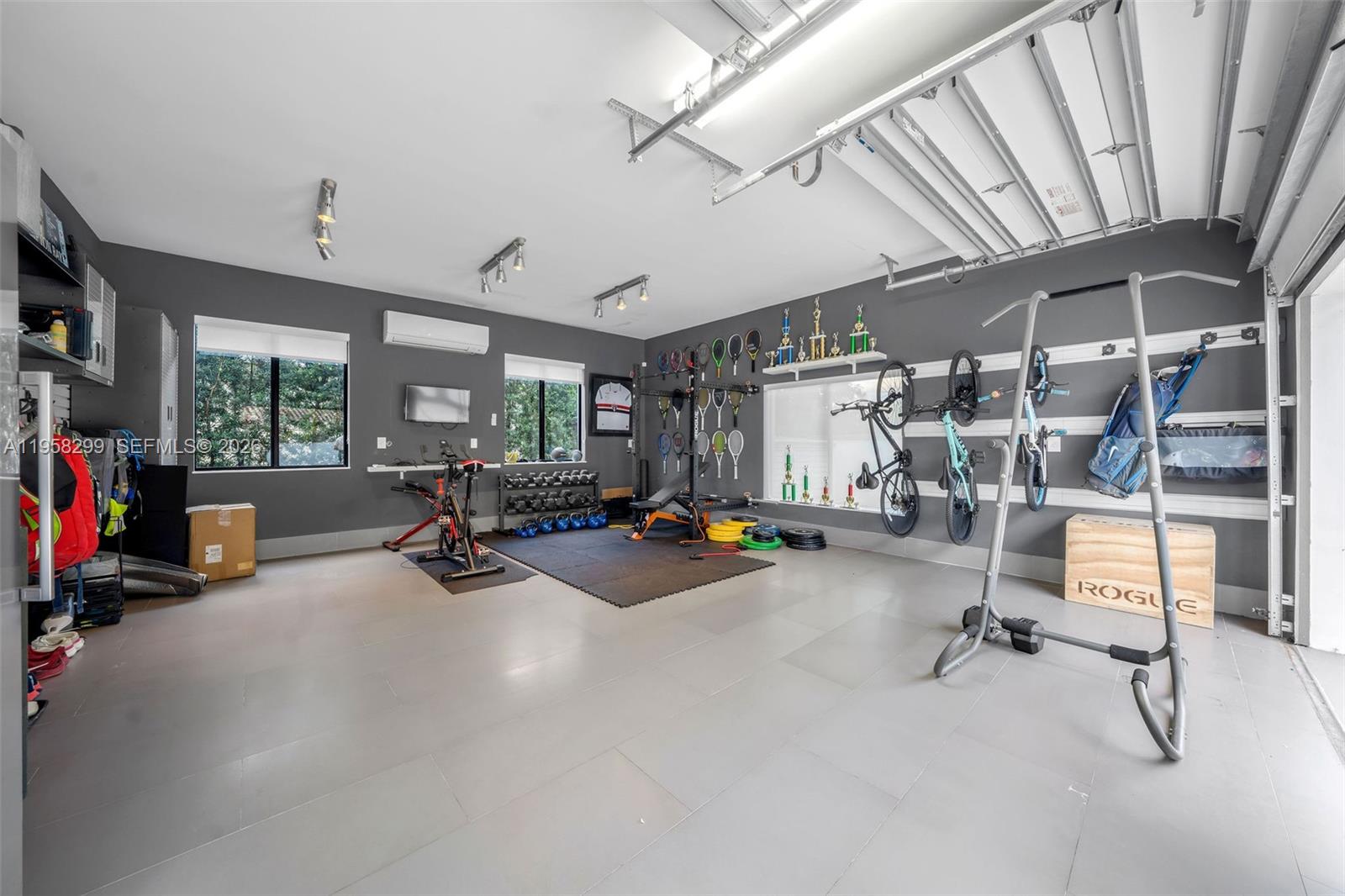 DORAL ESTATES - Residential