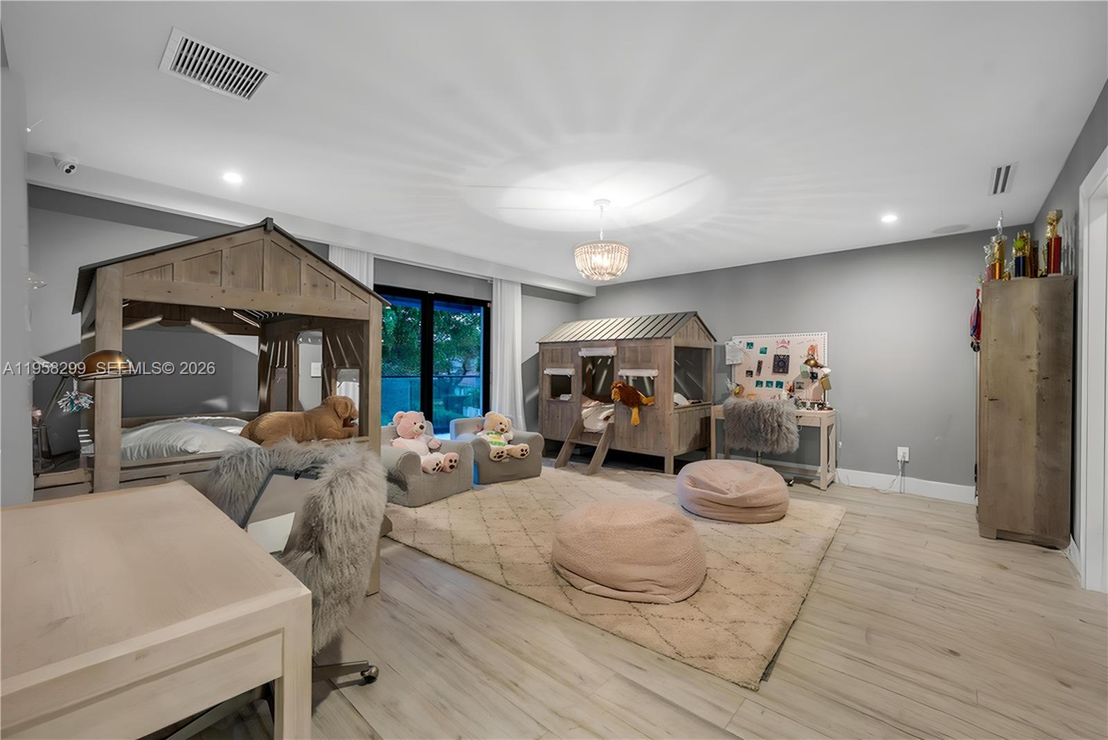 DORAL ESTATES - Residential