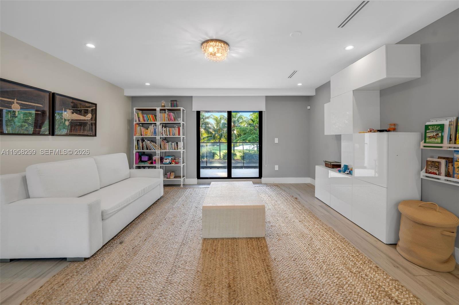 DORAL ESTATES - Residential