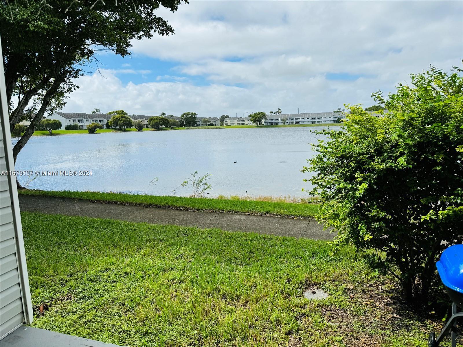 SUMMER LAKE - Residential