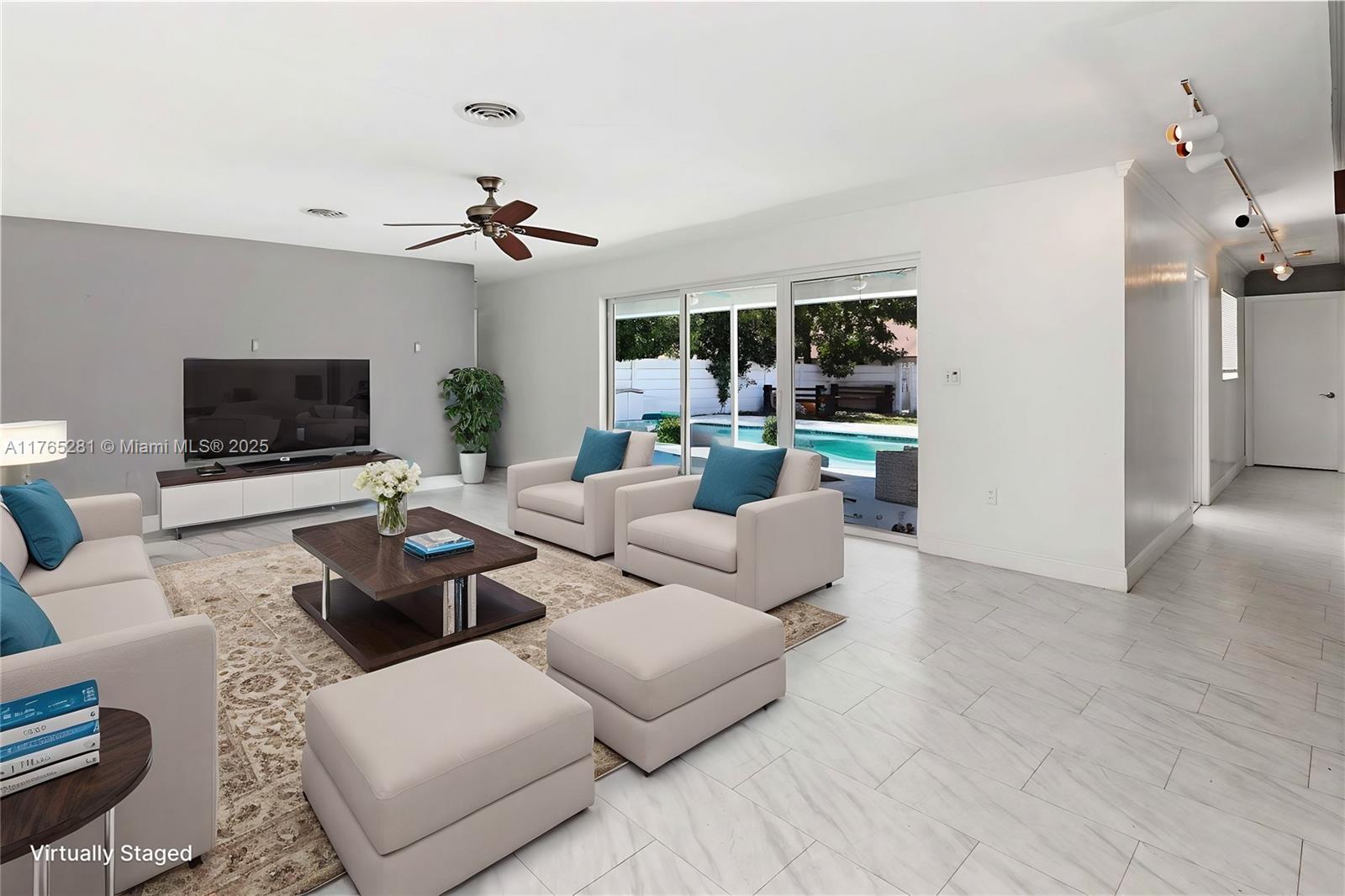 HOLLYWOOD HILLS - Residential
