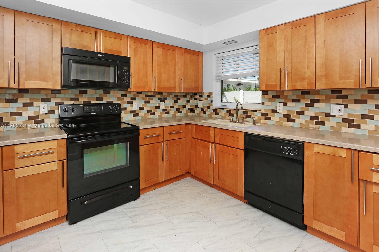 HOLLYWOOD HILLS - Residential