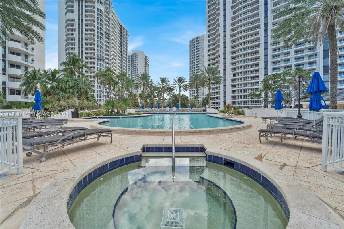 NORTH TOWER AT THE POINT - Residential