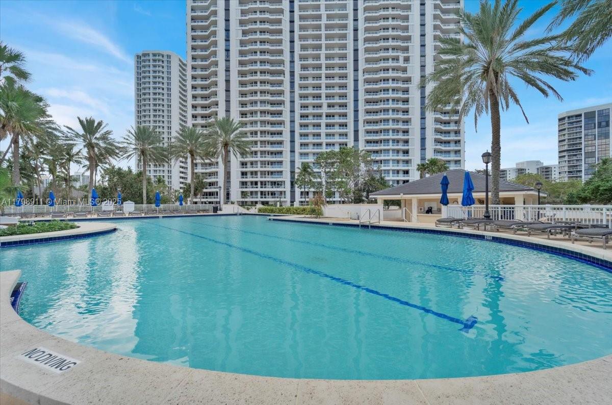 NORTH TOWER AT THE POINT - Residential