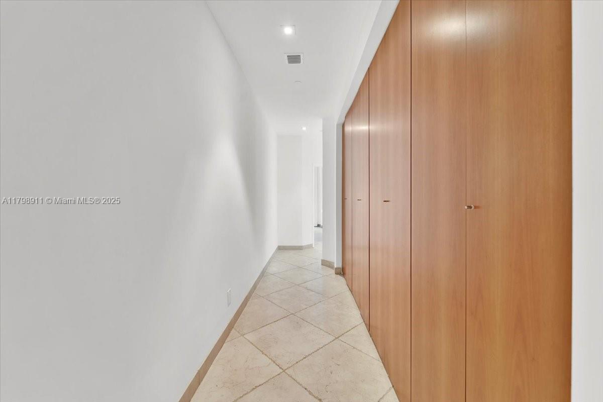 NORTH TOWER AT THE POINT - Residential