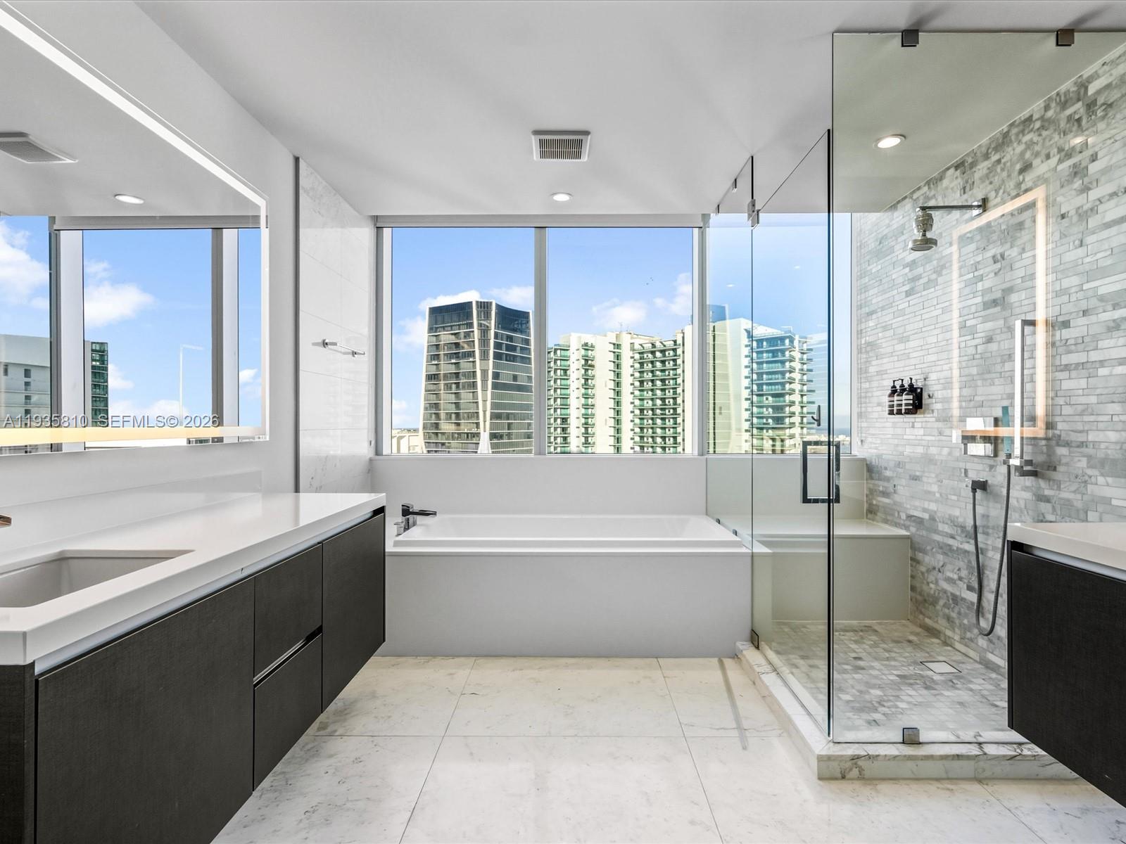 PARAMOUNT MIAMI WORLDCENT - Residential