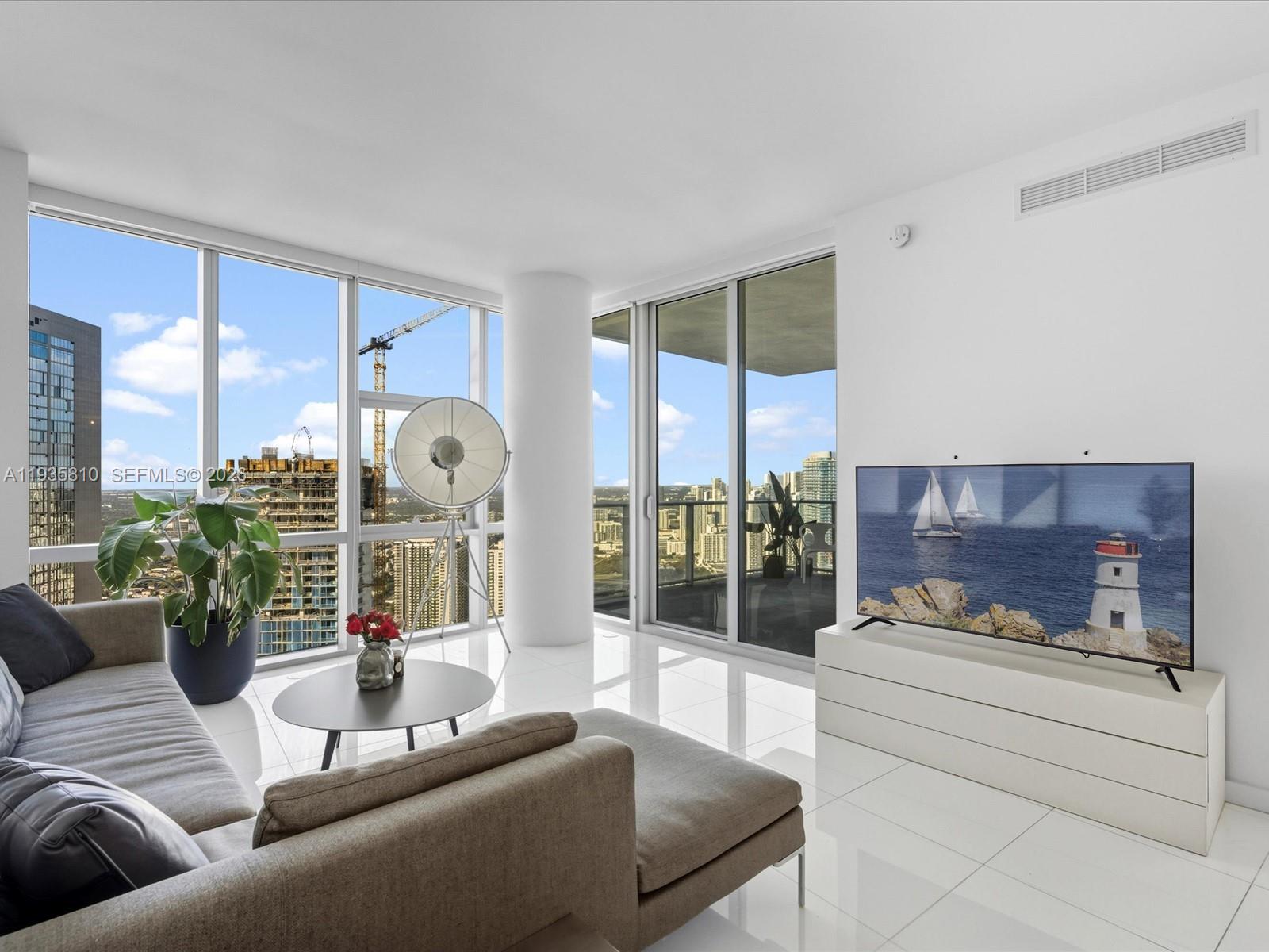 PARAMOUNT MIAMI WORLDCENT - Residential