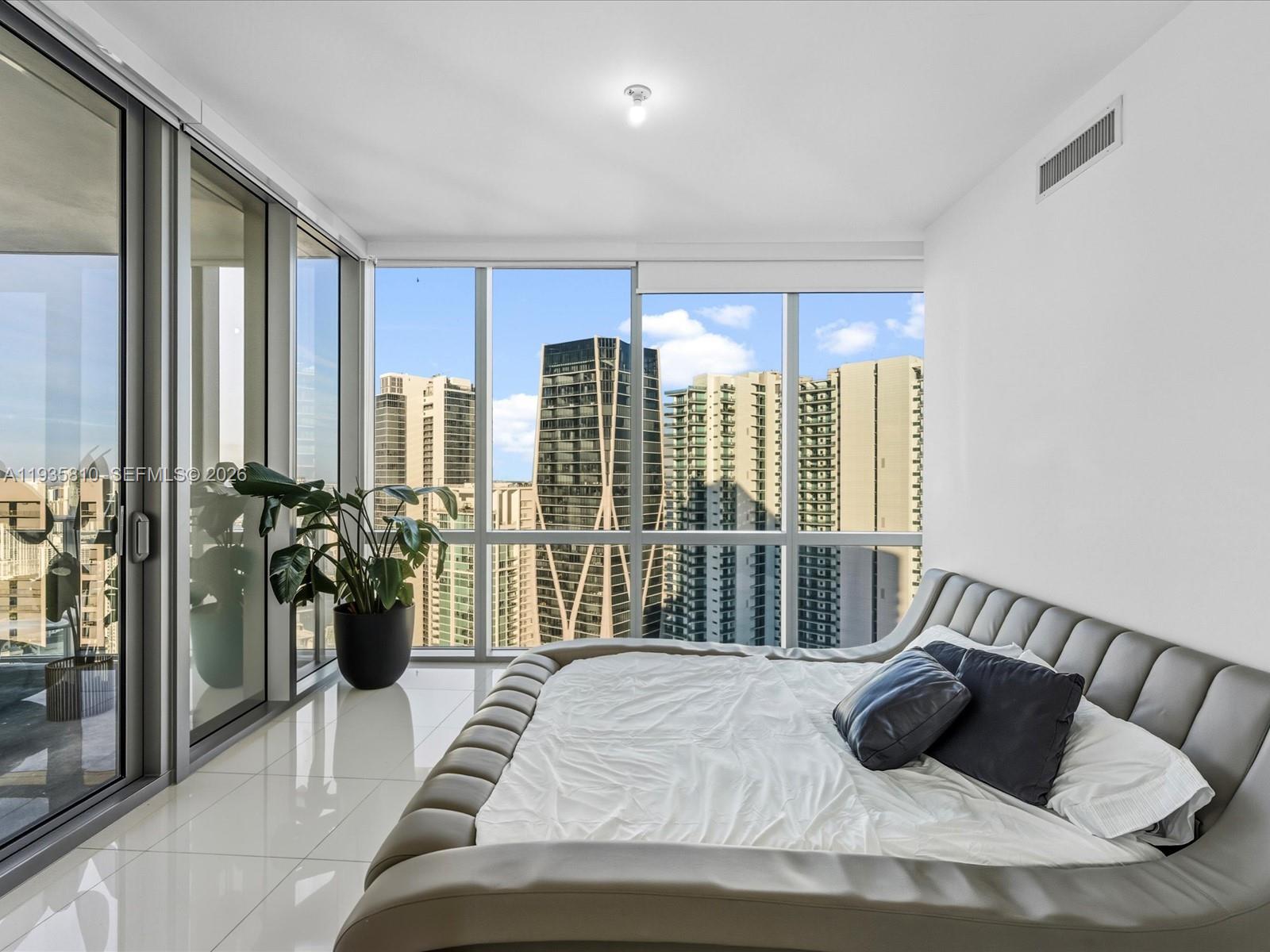 PARAMOUNT MIAMI WORLDCENT - Residential