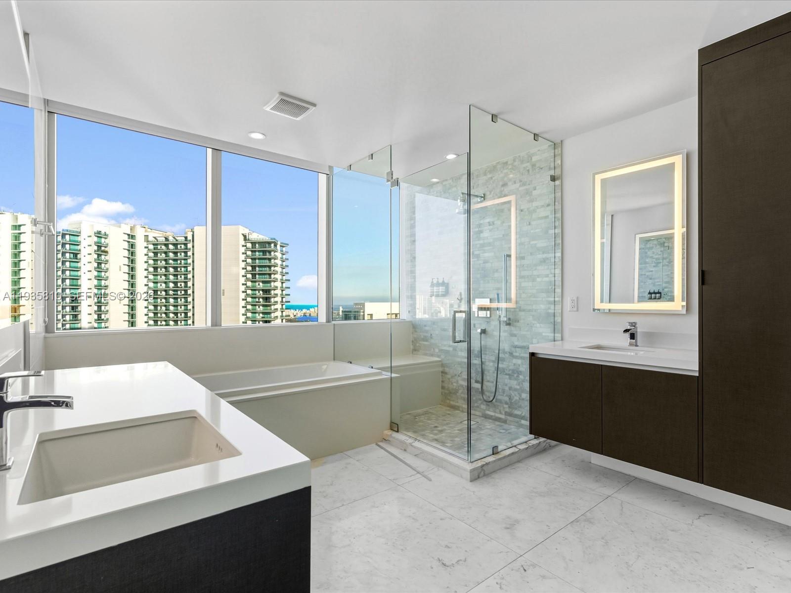PARAMOUNT MIAMI WORLDCENT - Residential