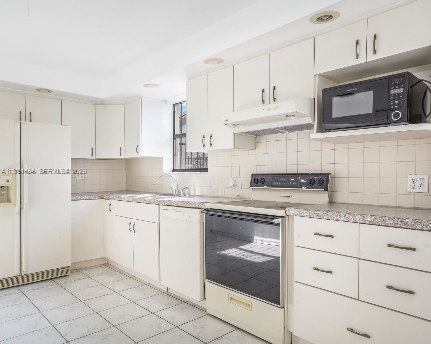 TAMIAMI HIGHLANDS - Residential Income