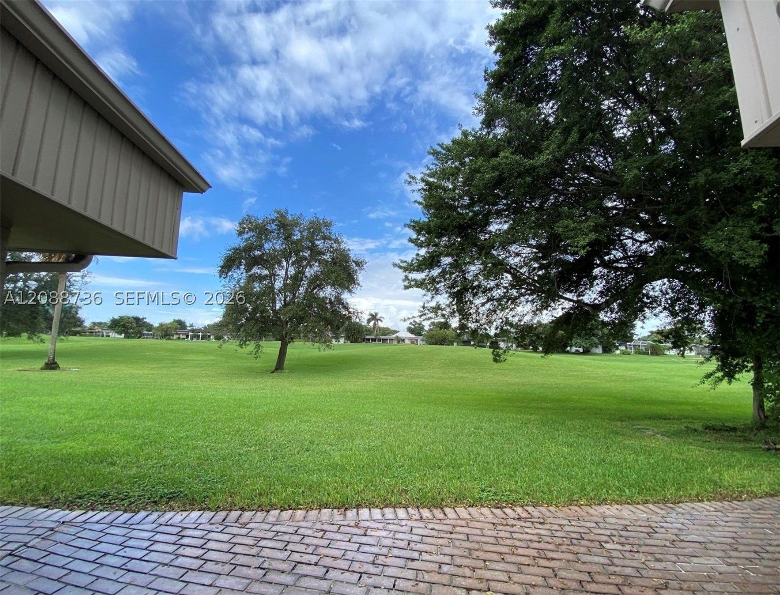 6105 Royal Poinciana Ln