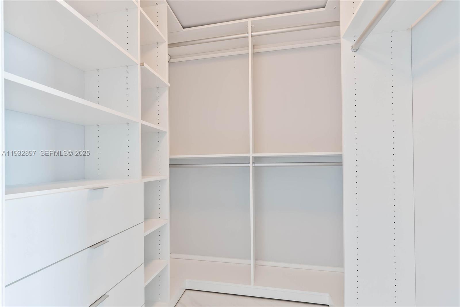 ICONBRICKELL CONDO NO 1 - Residential